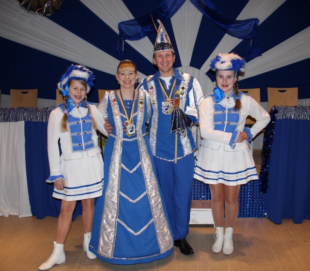 Prinzenpaar mit Garde